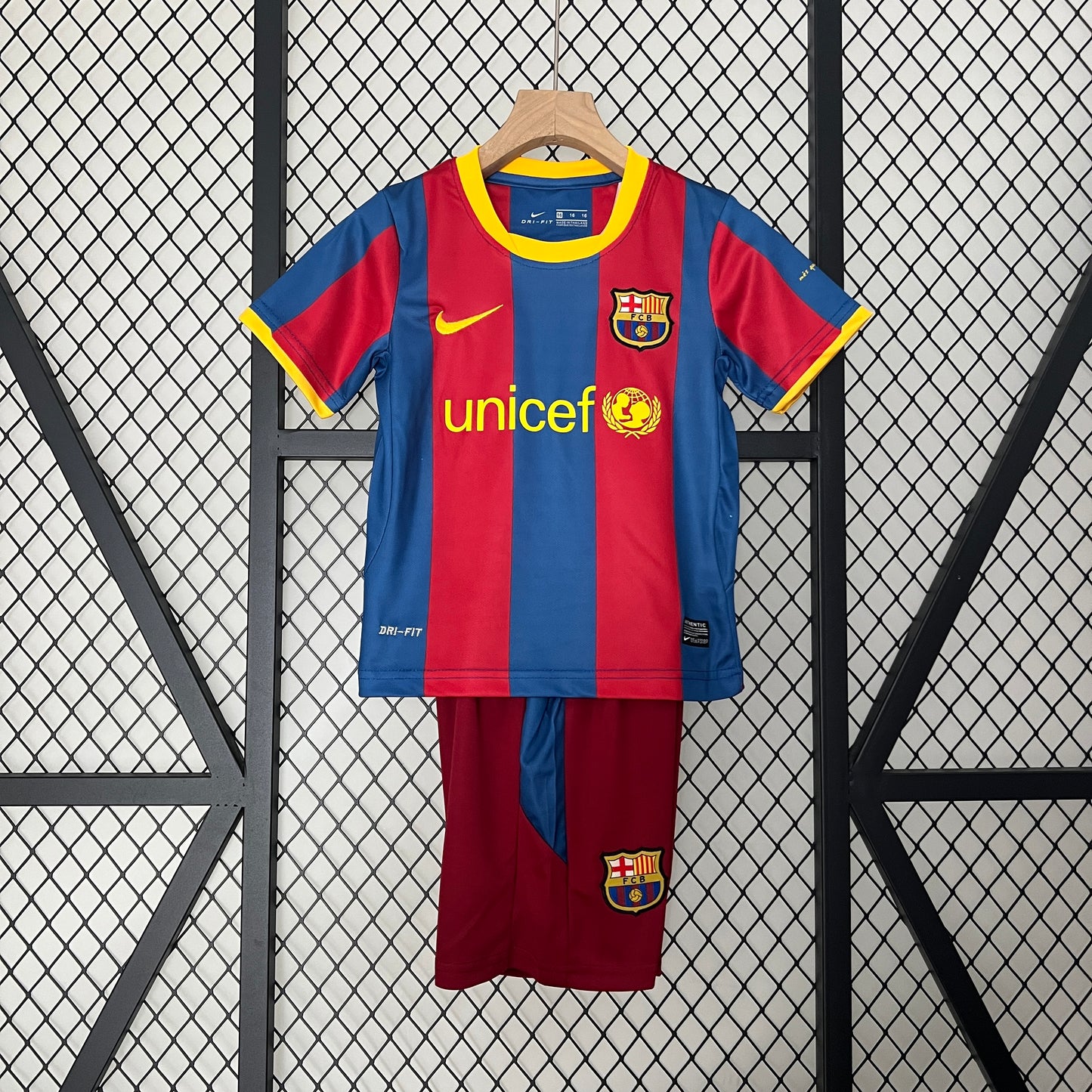 Kids Barcelona 10/11 Home Kit