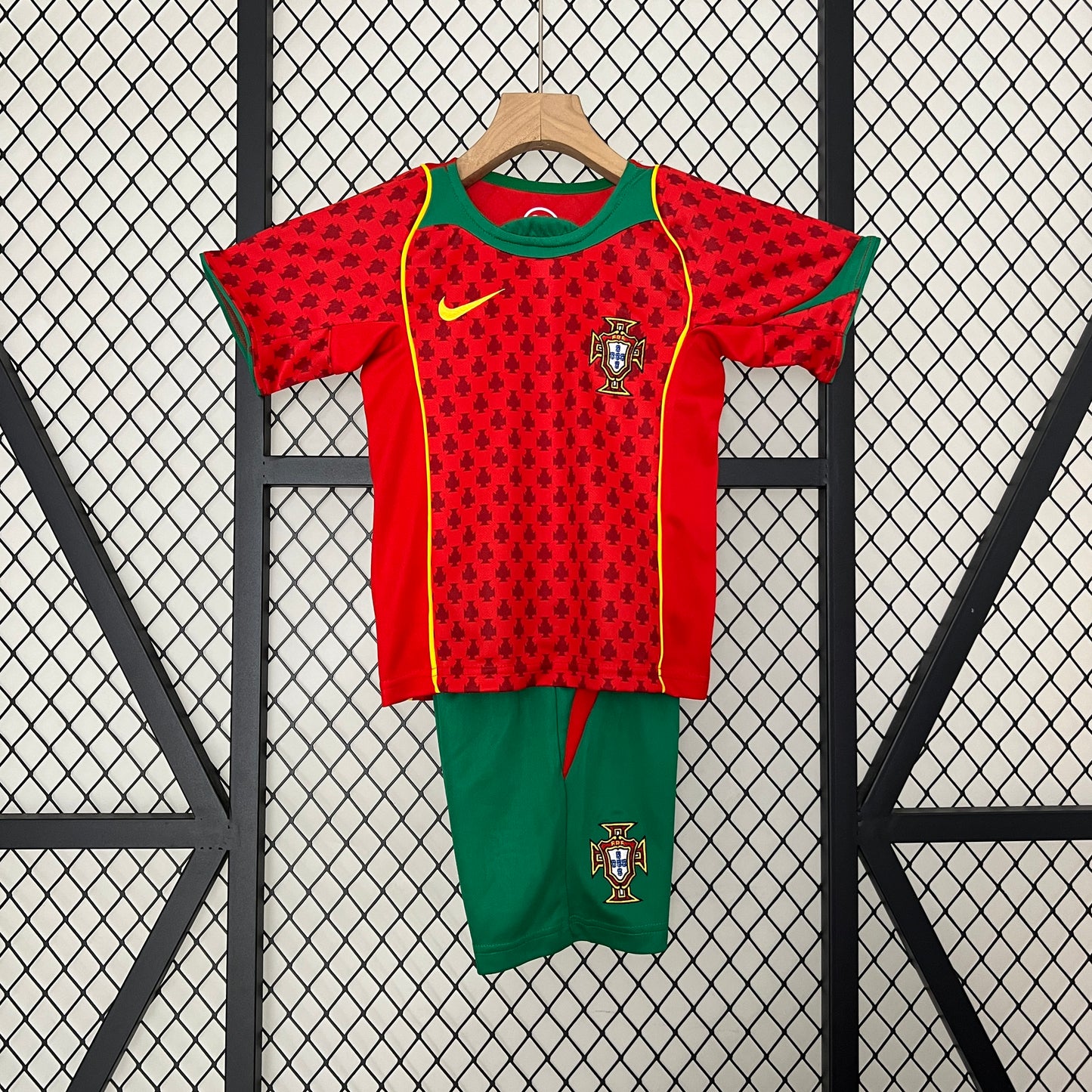 2004 Kids Portugal  Home Kit