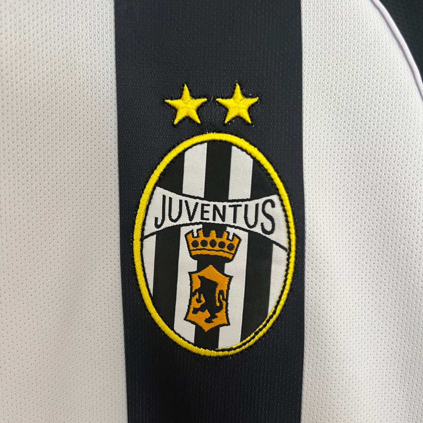Retro Juventus 02/03 Home Kit