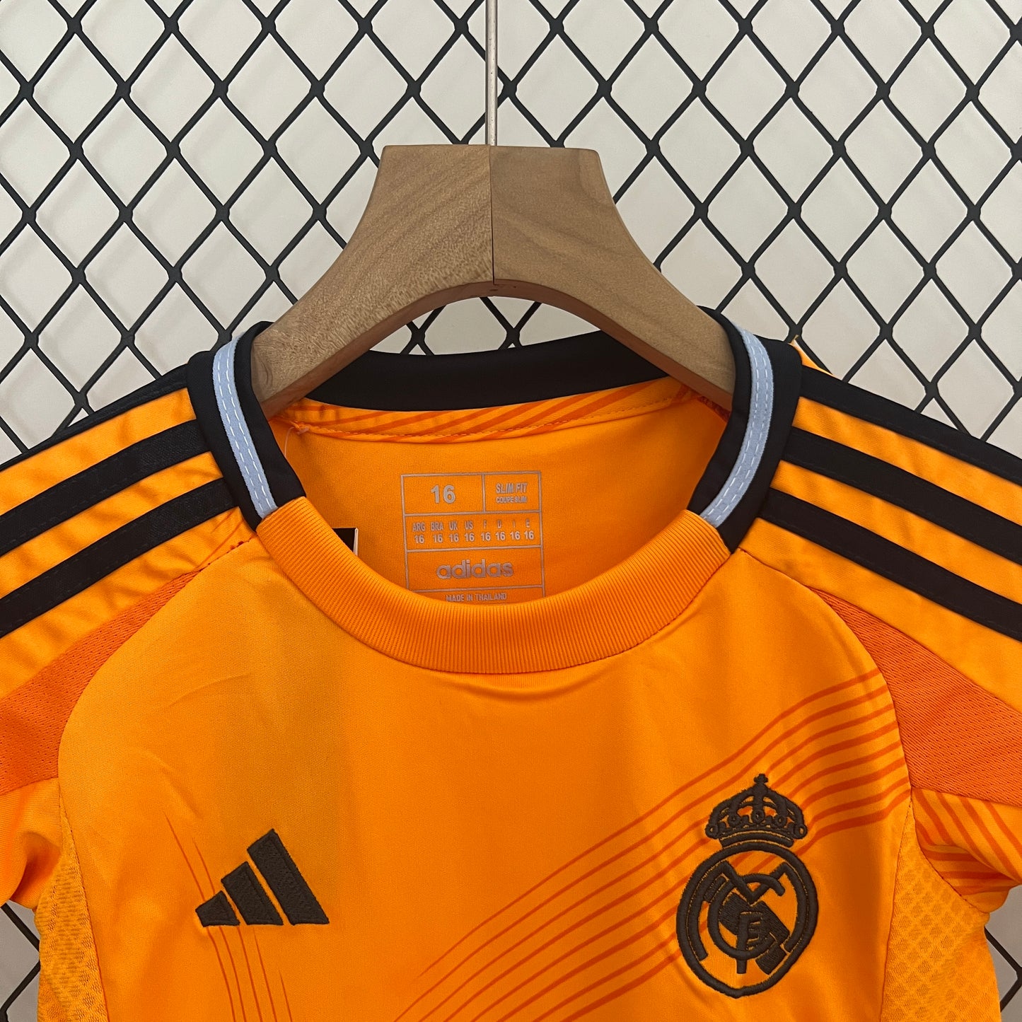 24/25 Kids Real Madrid Away Kit