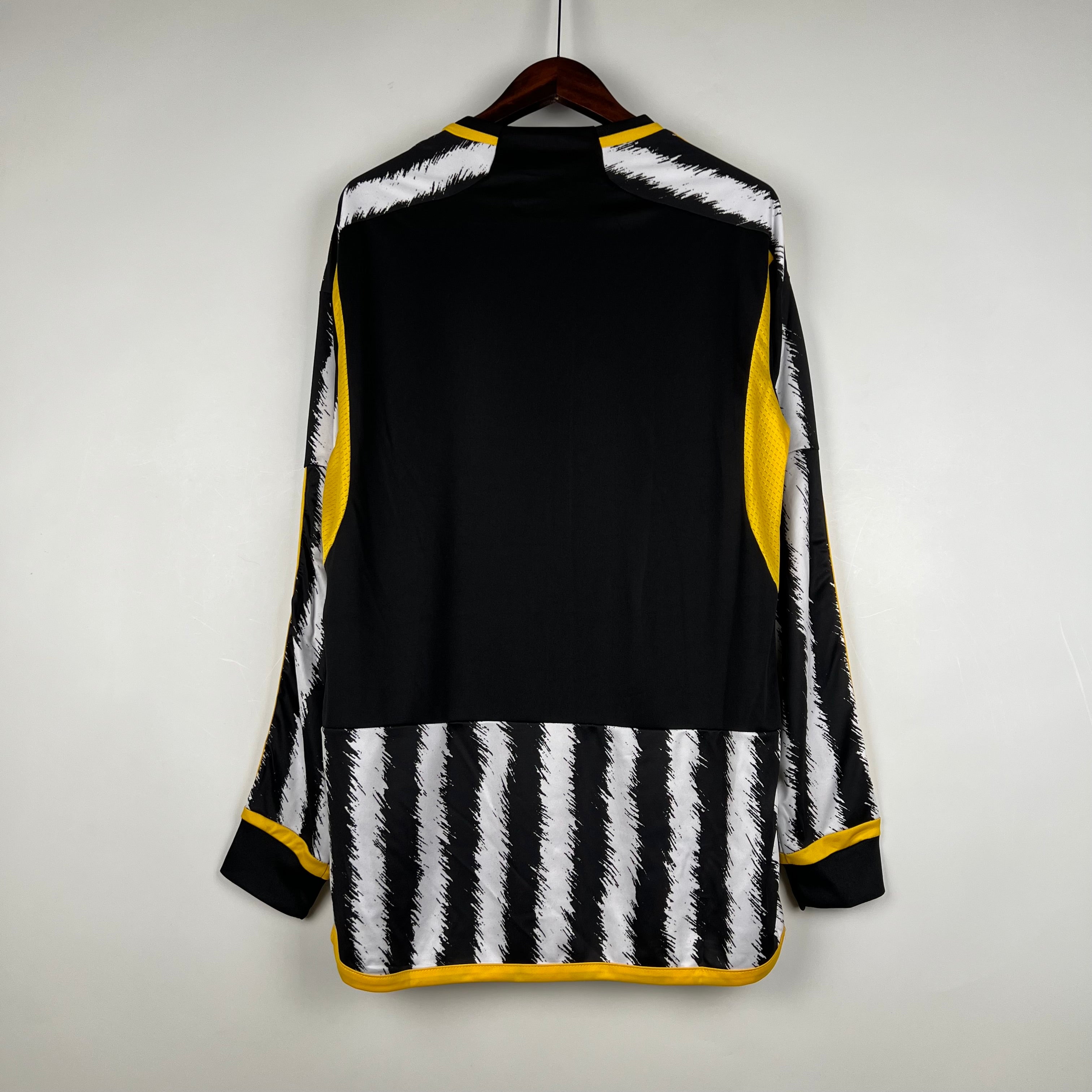 Juventus full best sale sleeve jersey