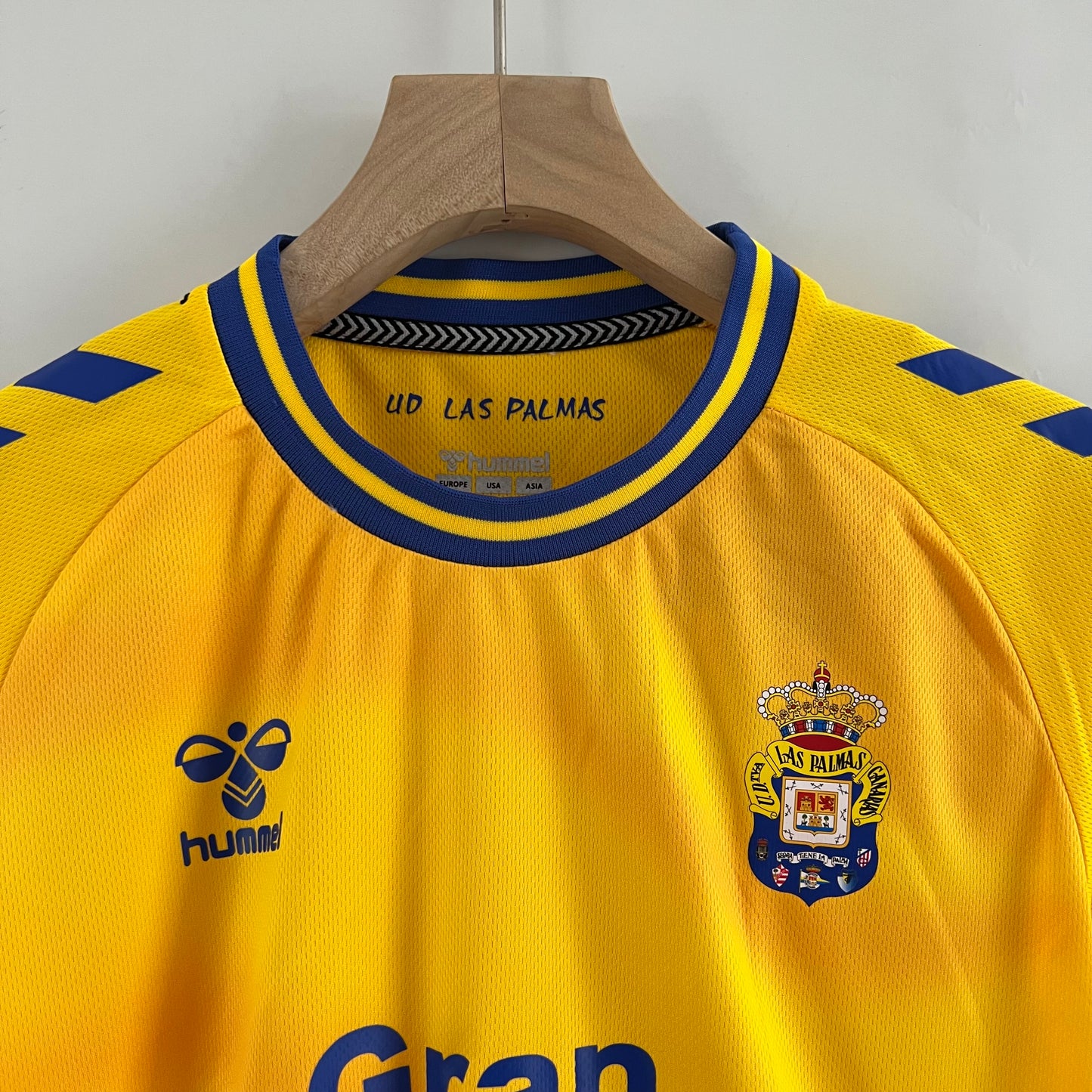 23/24 Kids Las Palmas Home Kit