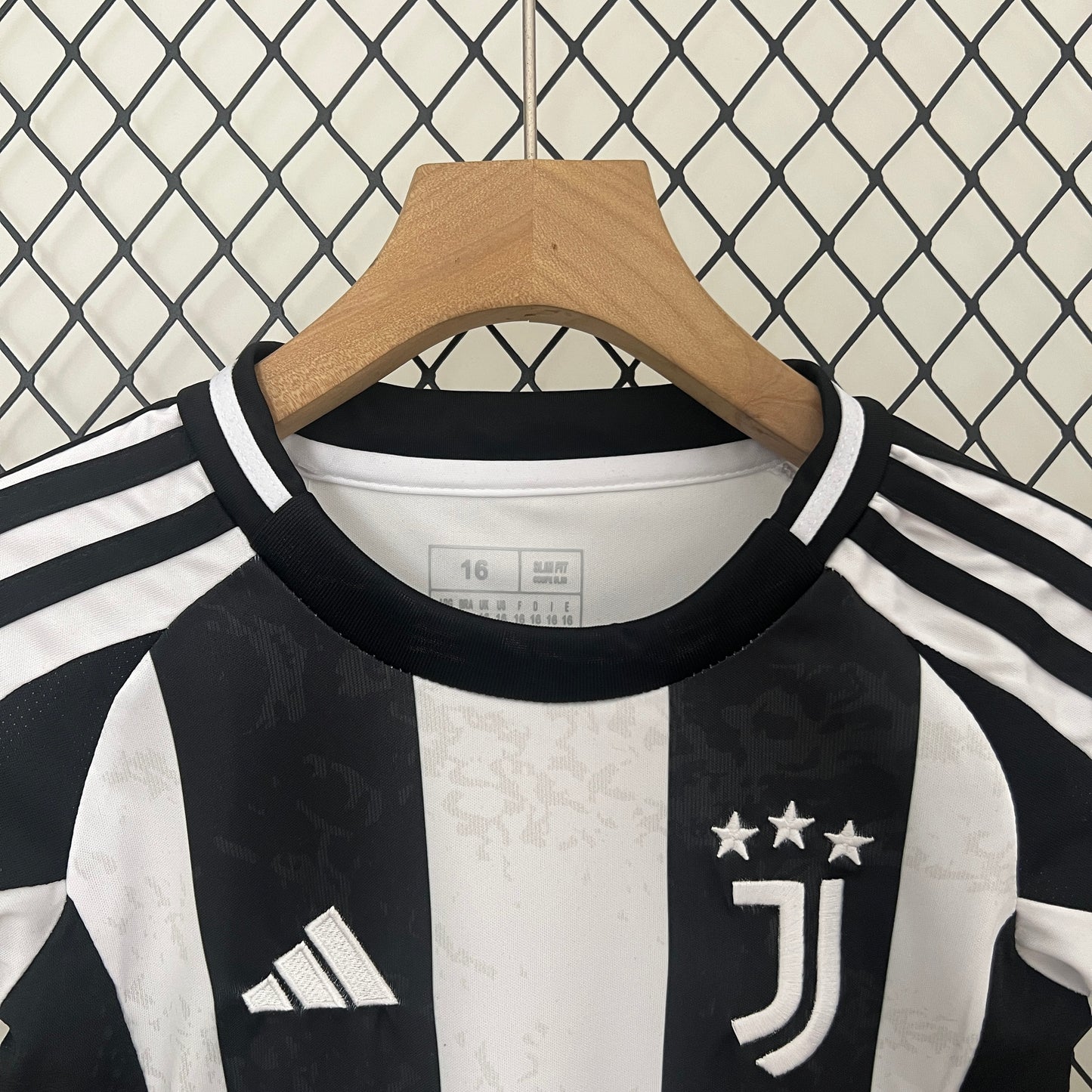 24/25 Kids Juventus Home Kit