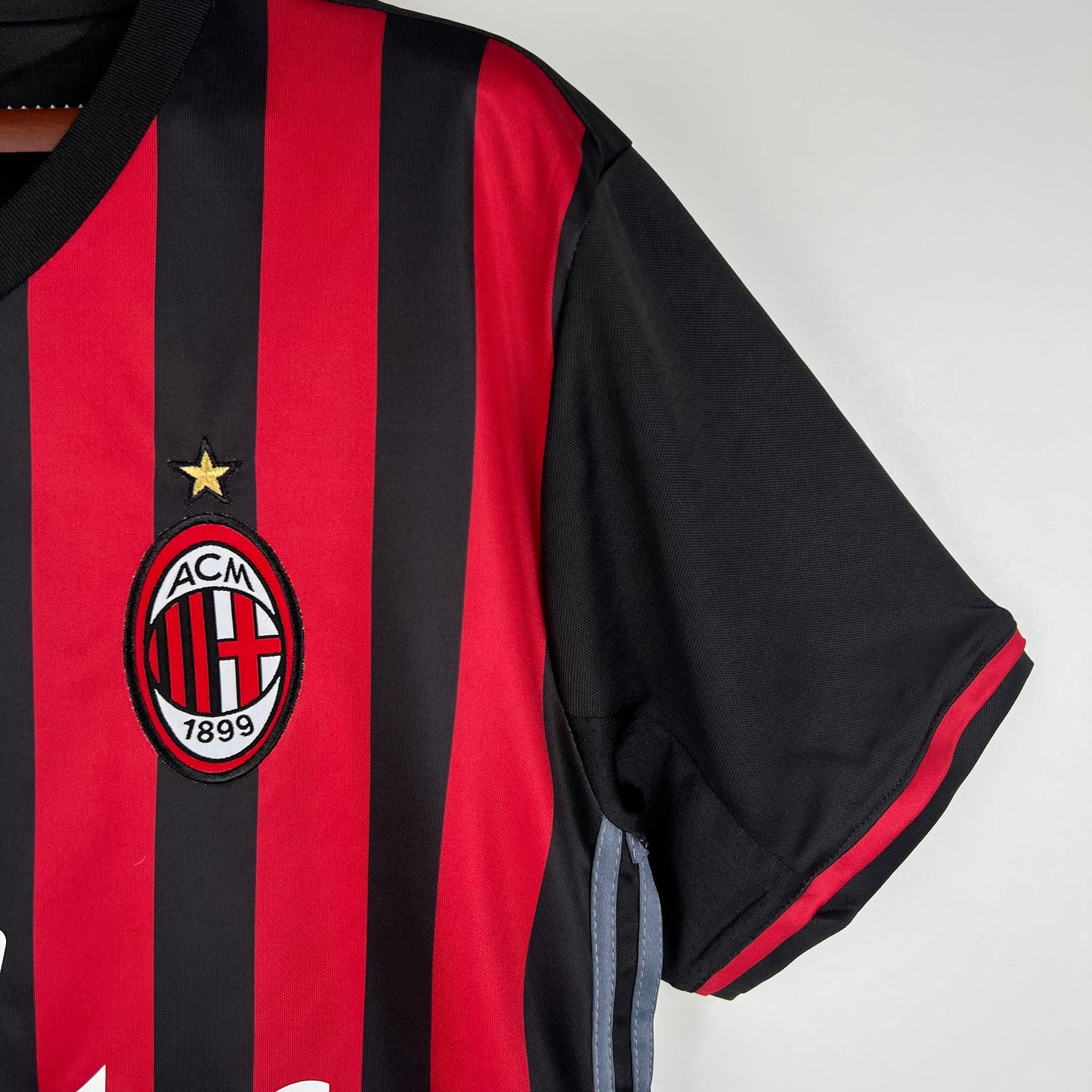 Retro AC Milan 16/17 Home Kit