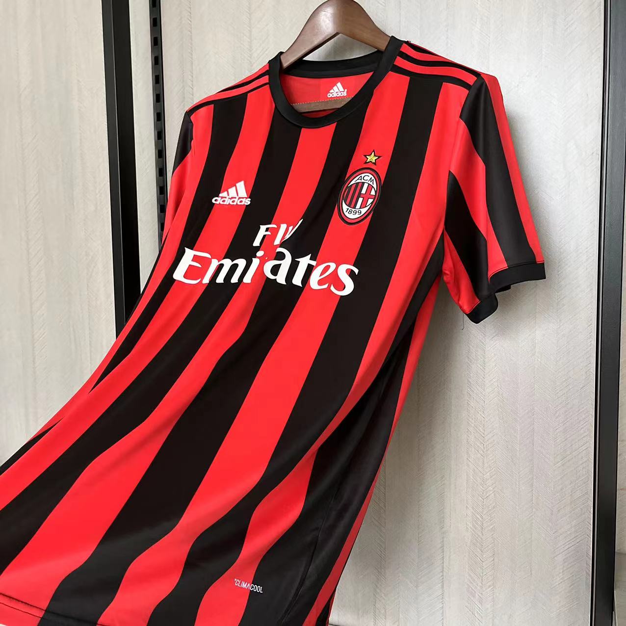 Maglie vintage Home dell'AC Milan 2017-18 