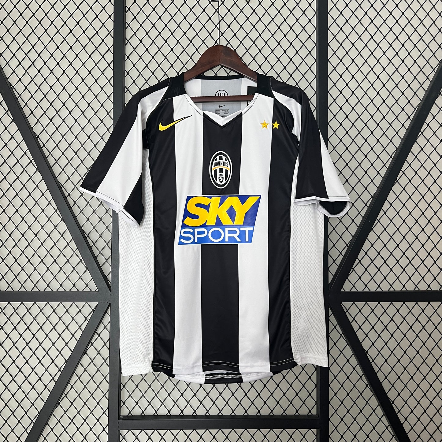 Retro Juventus 04/05 Home Kit