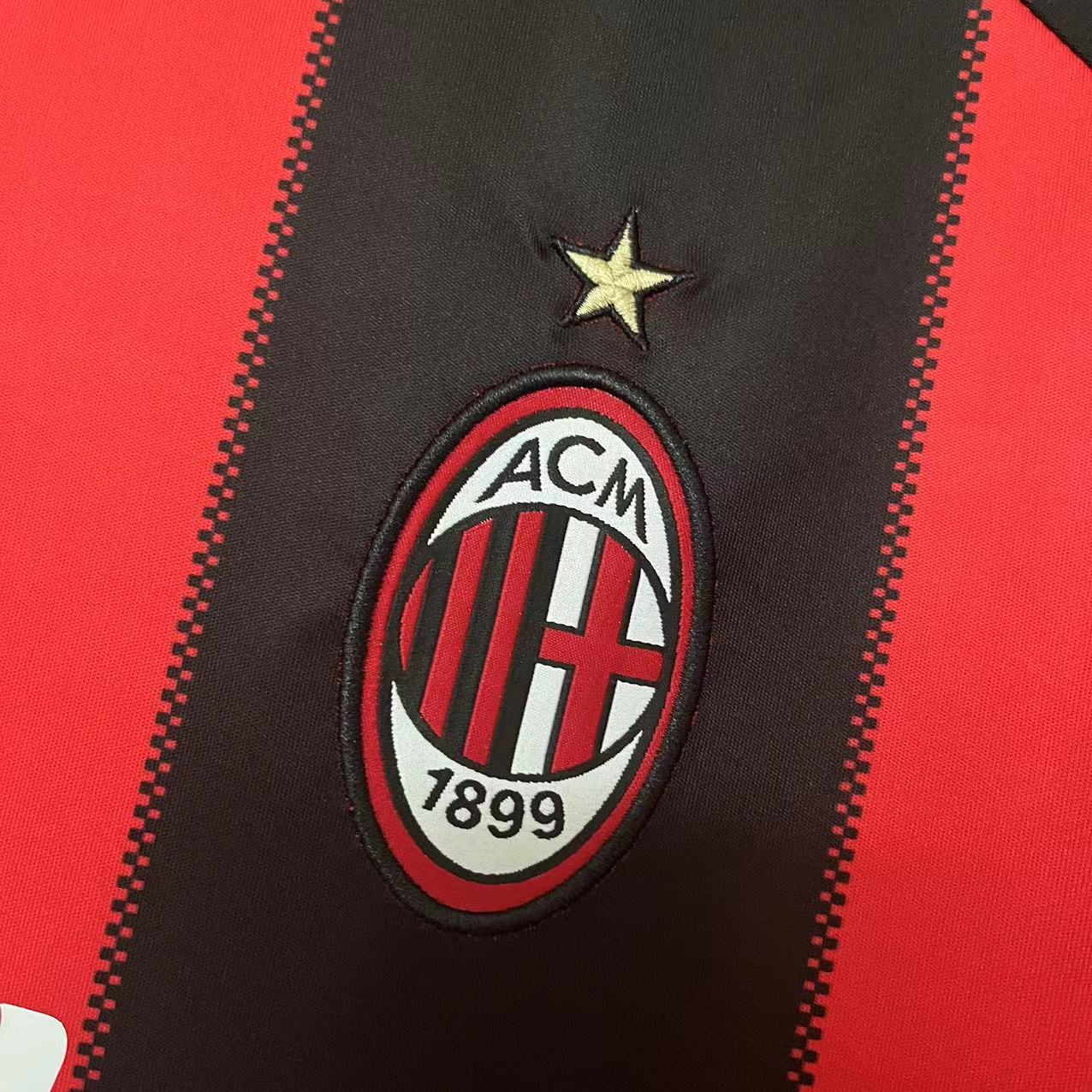 Retro AC Milan 2010-11 Home Jerseys Kit