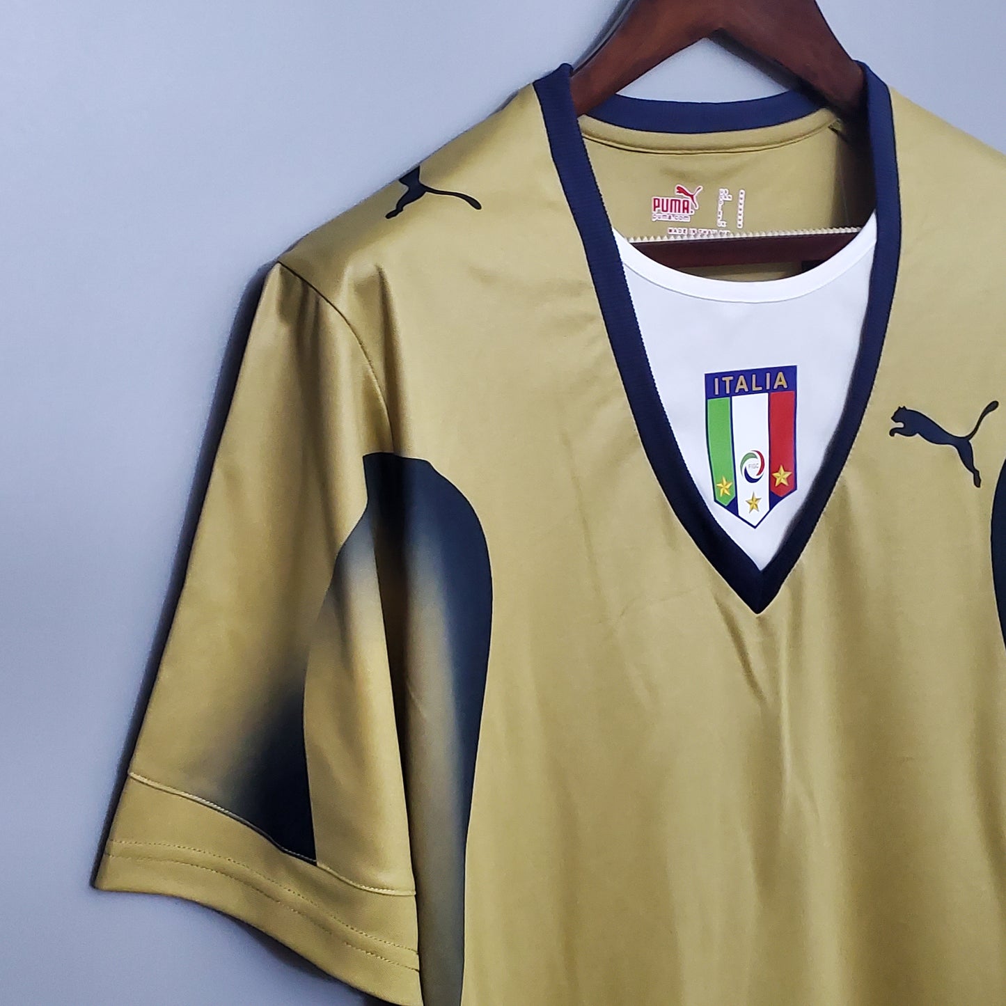 Retro Italy 2006 Golden Kit