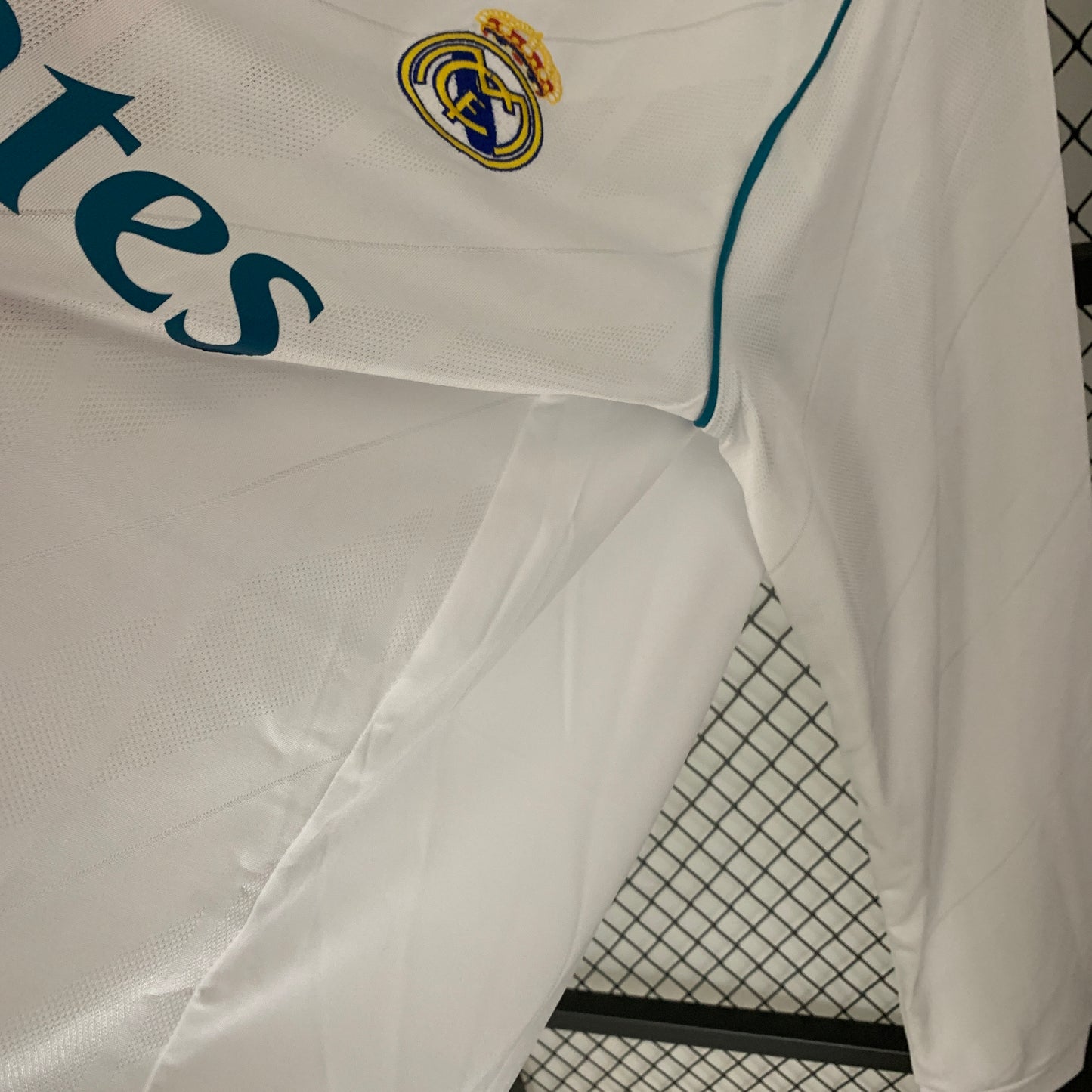 Retro Long Sleeve Real Madrid 17/18 Home Kit