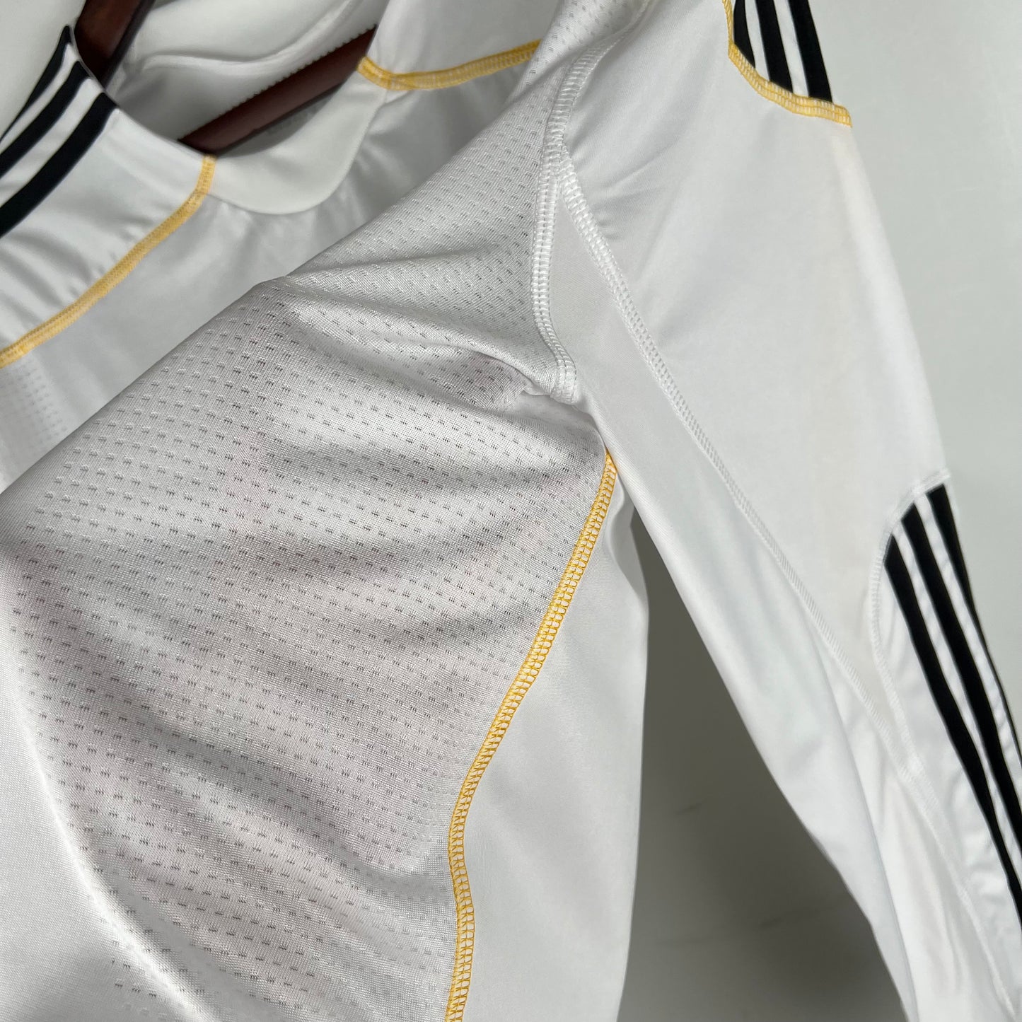 Retro Real Madrid 09/10 Long Sleeve Home Kit