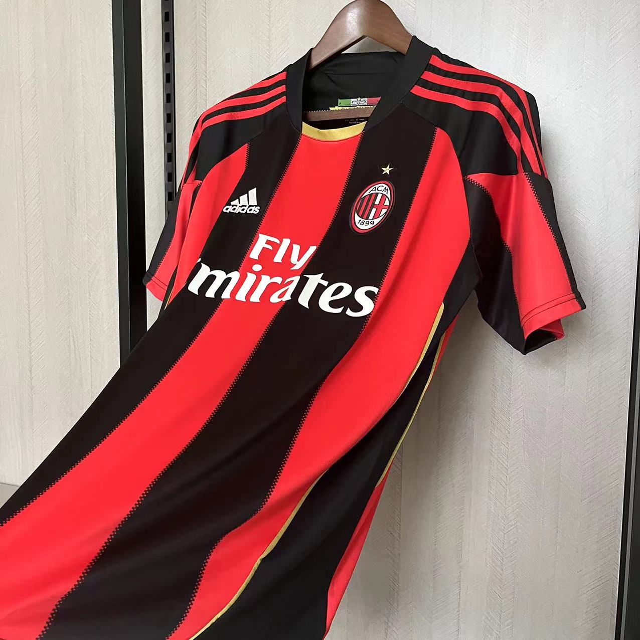 Retro AC Milan 2010-11 Home Jerseys Kit