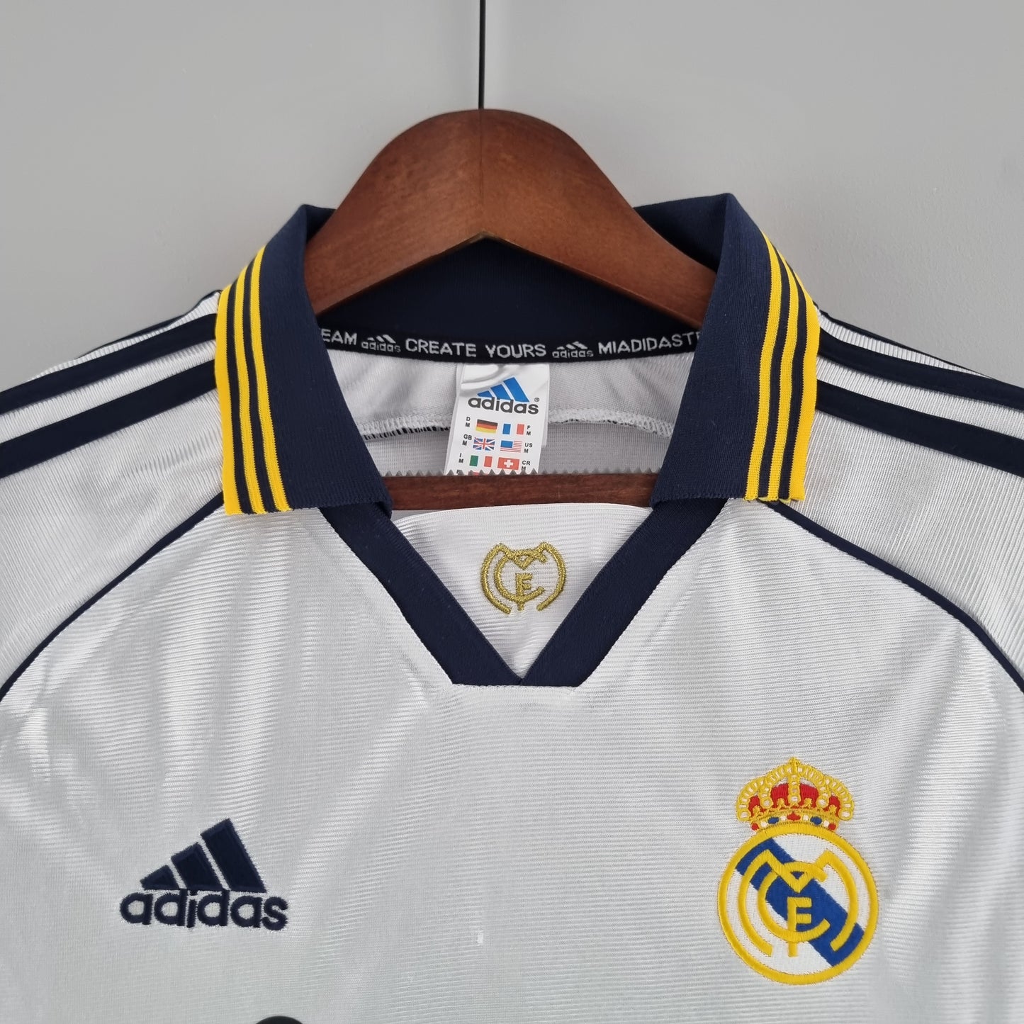 Retro Real Madrid 2000 Home Kit