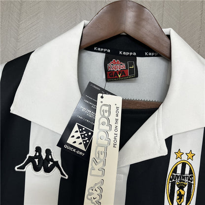 Retro Juventus 1999-00 Home Kit