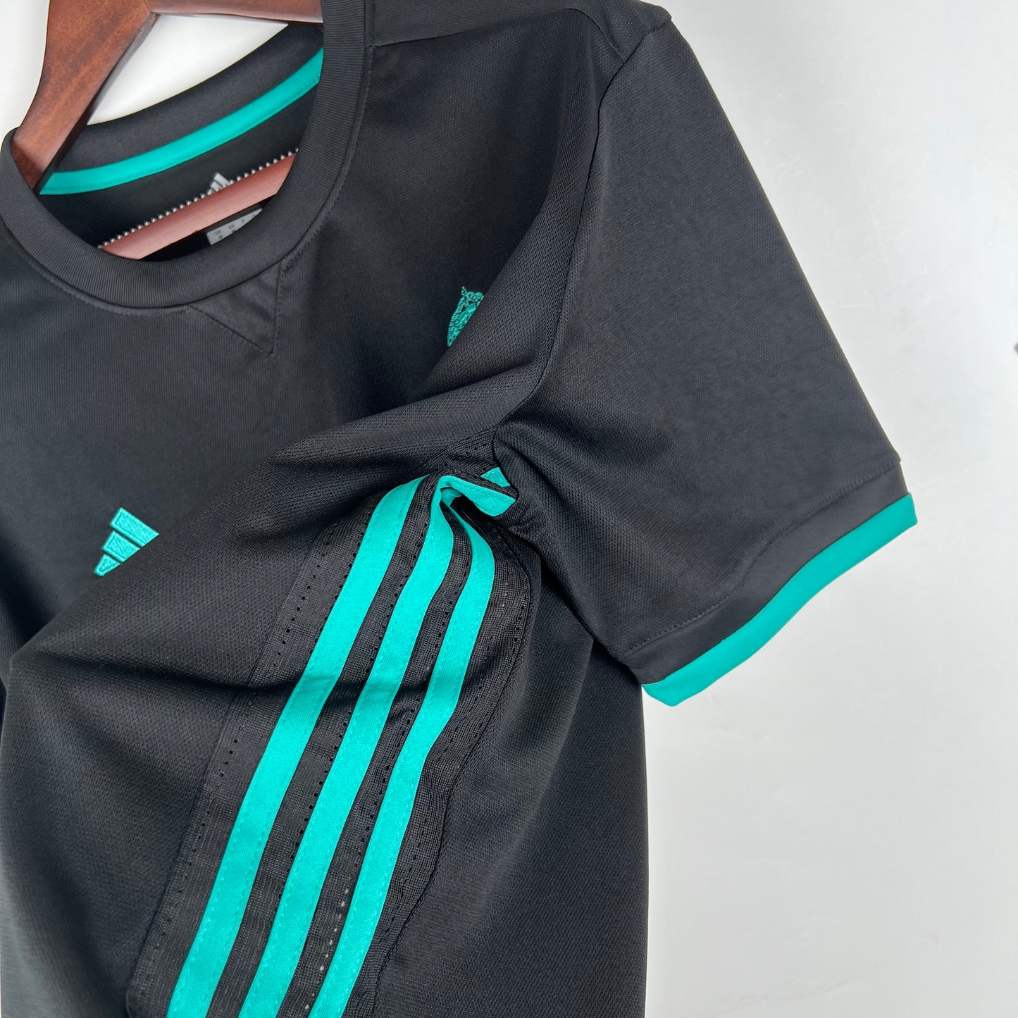 Retro Real Madrid 17/18 Away Kit