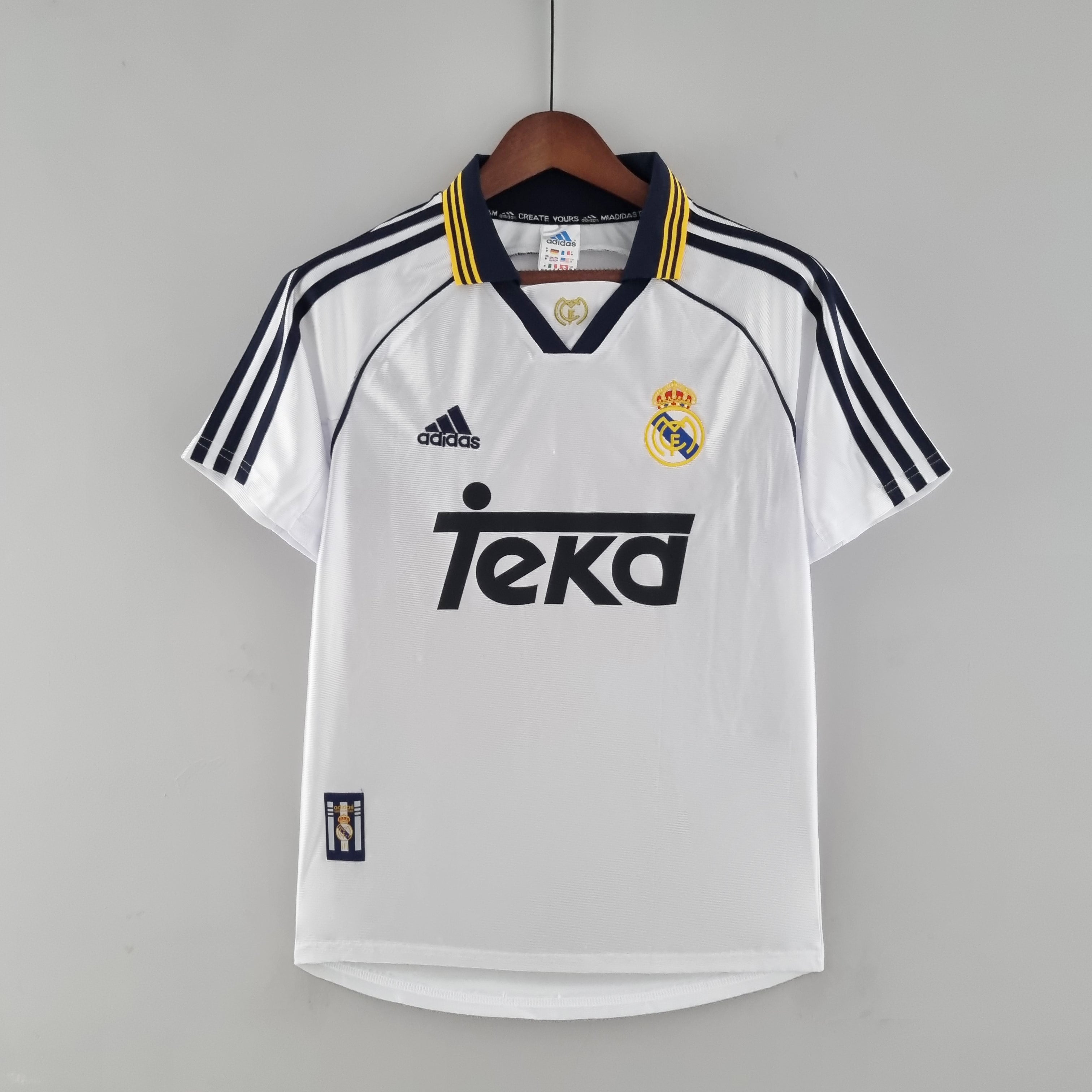 Retro Real Madrid 2000 Home Kit Theftblkits