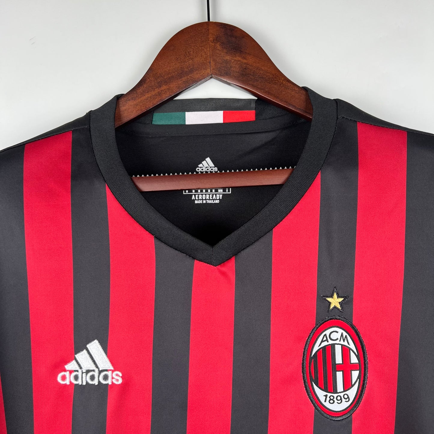 Retro AC Milan 16/17 Home Kit