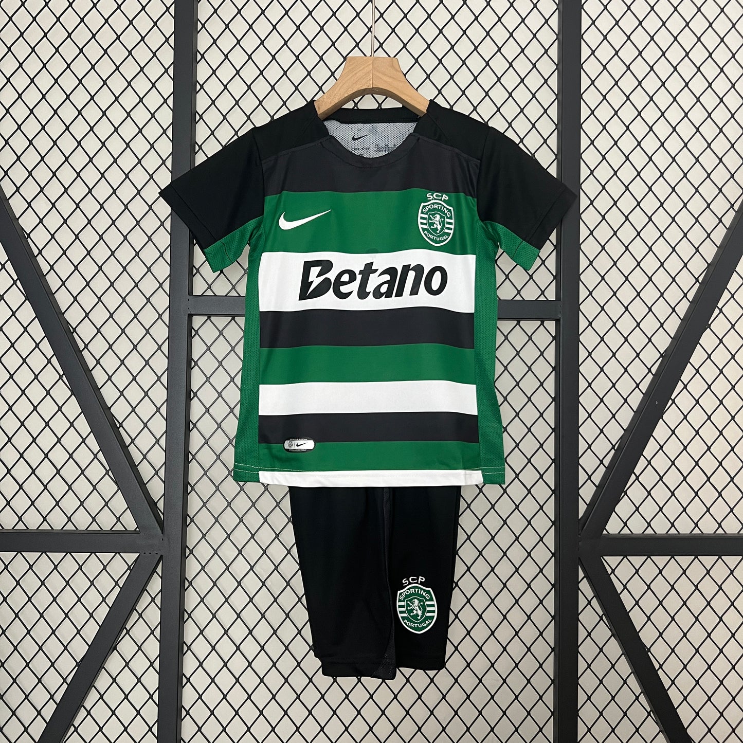 24/25 Kids Sporting Lisbon Home Kit