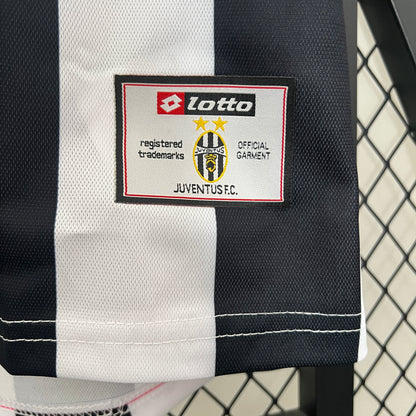 Retro Juventus 01/02 Home Kit