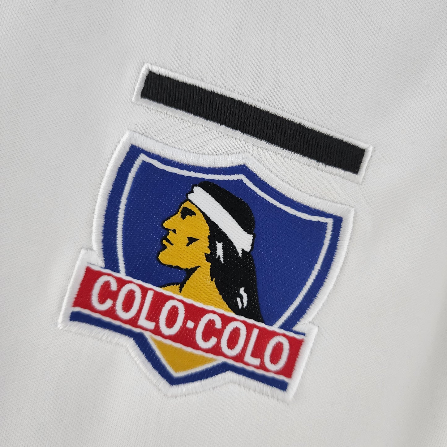 Retro 00/01 Colo Colo Home Kit