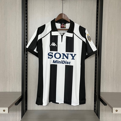 Retro Juventus 1997-98 Home Jerseys Kit