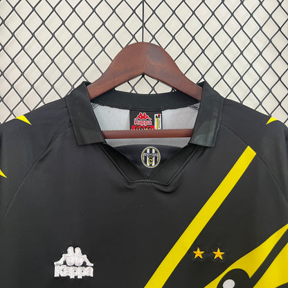 Retro Juventus 96/97 Third Kit