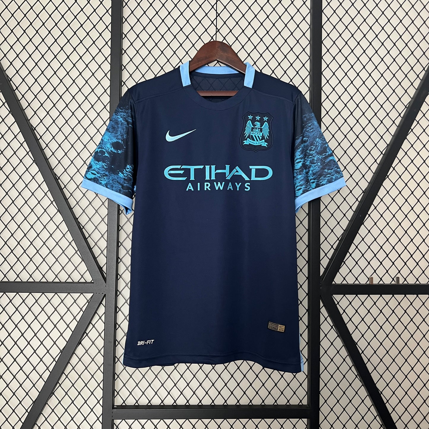 Retro Manchester City 15/16 Away Kit