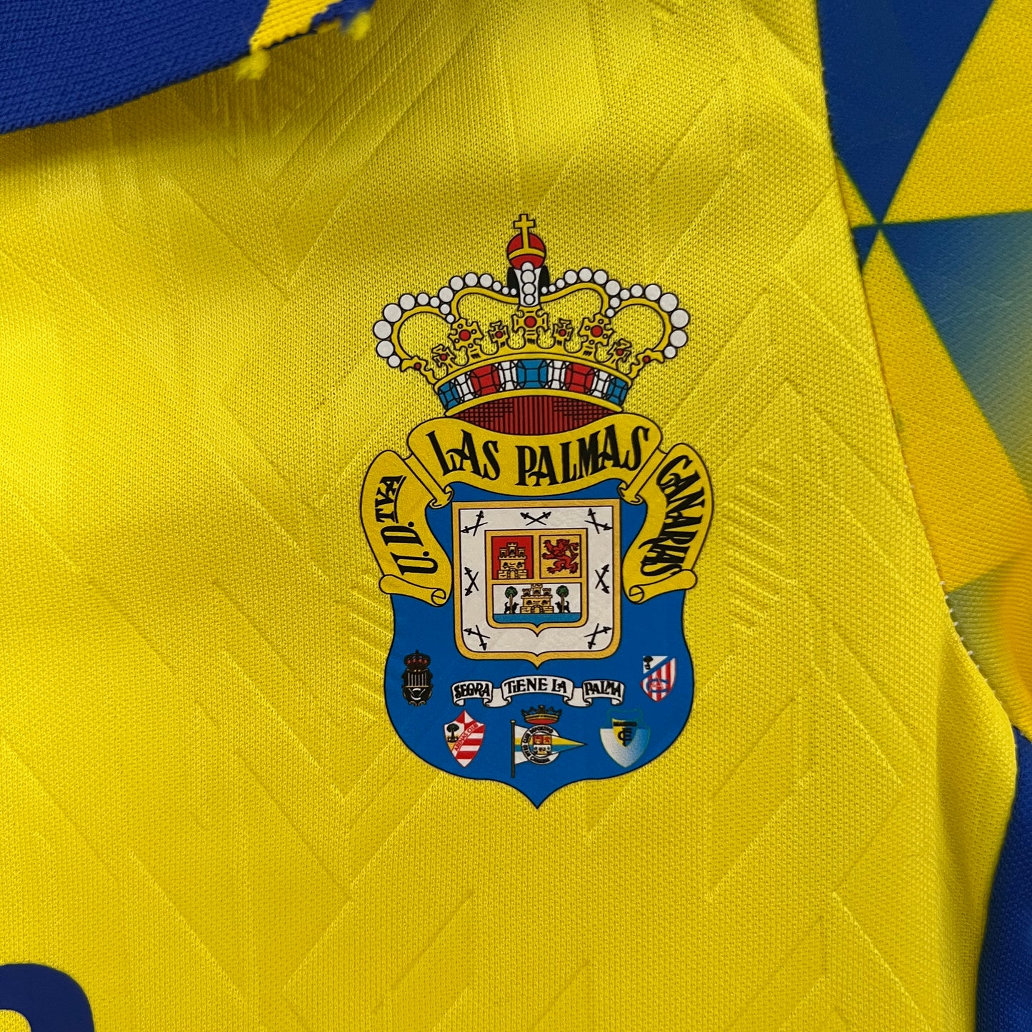 24/25 Kids Las Palmas Home Kit