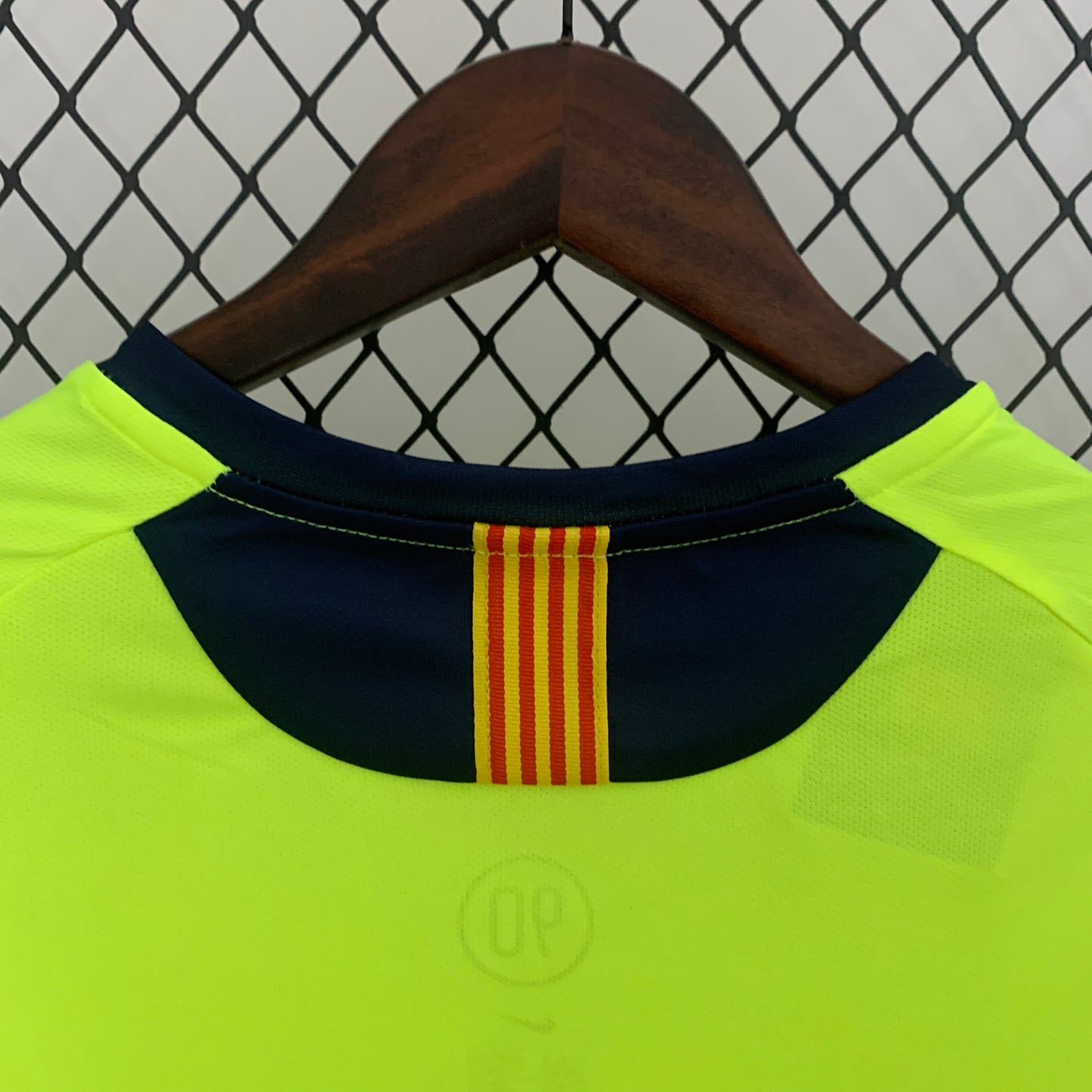 Retro Long Sleeve Barcelona 05/06 Away Kit