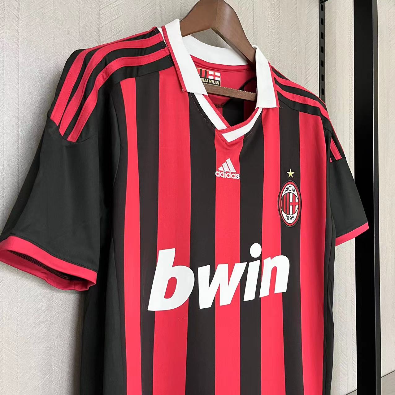 Retro AC Milan 2009-10 Home Jerseys Kit