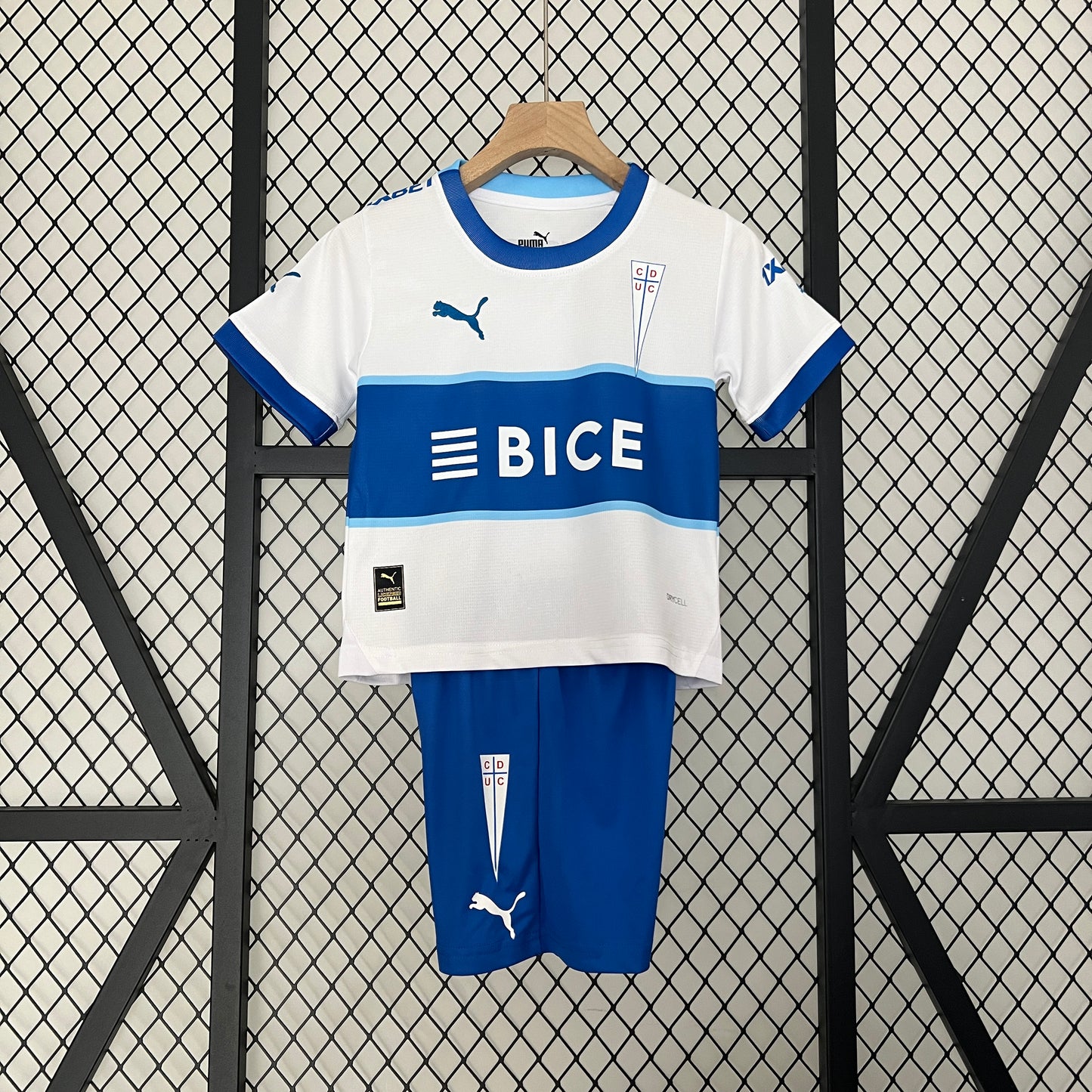 23/25 Kids Deportivo Universidad Católica Home Kit