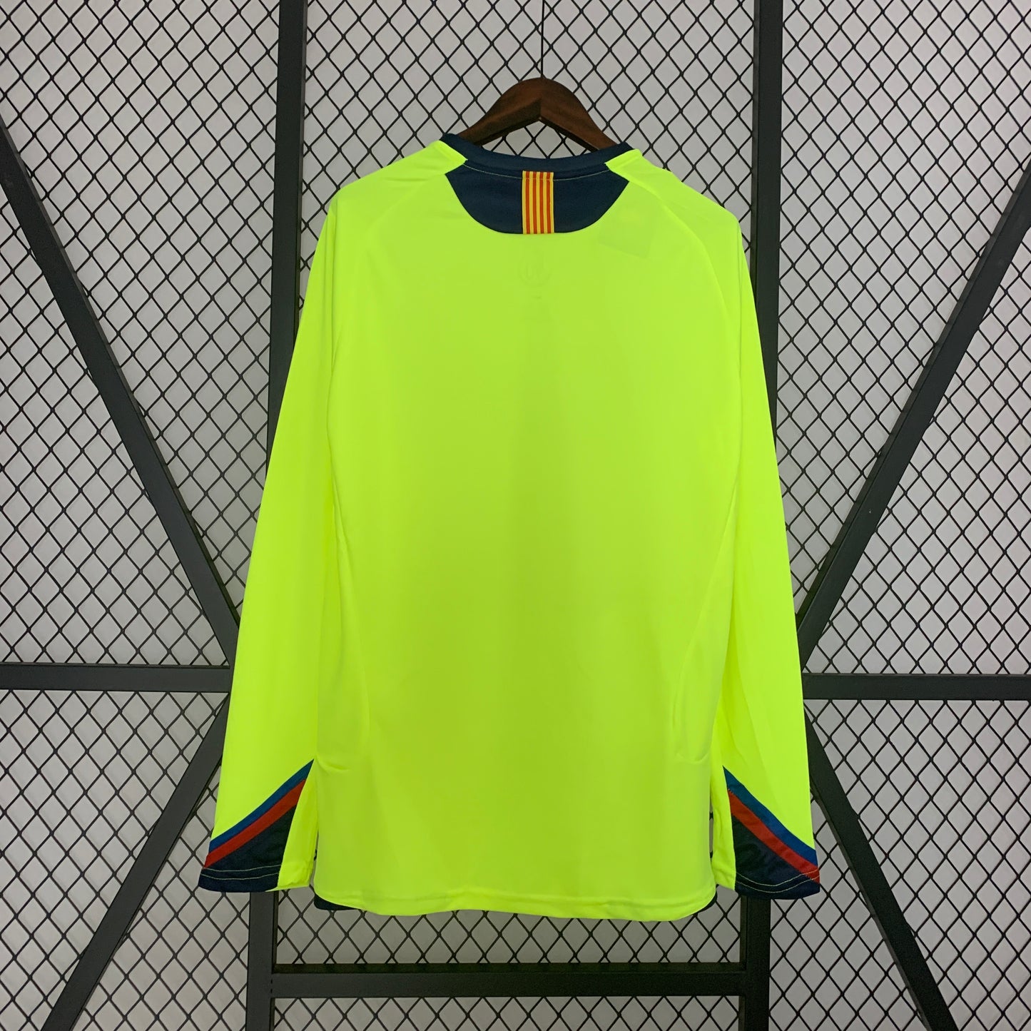 Retro Long Sleeve Barcelona 05/06 Away Kit