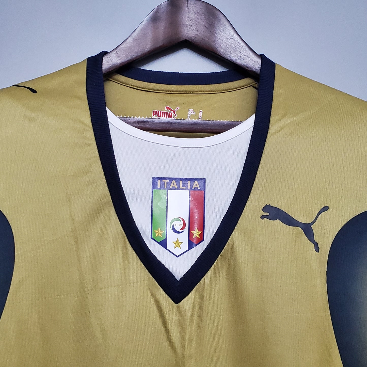 Retro Italy 2006 Golden Kit