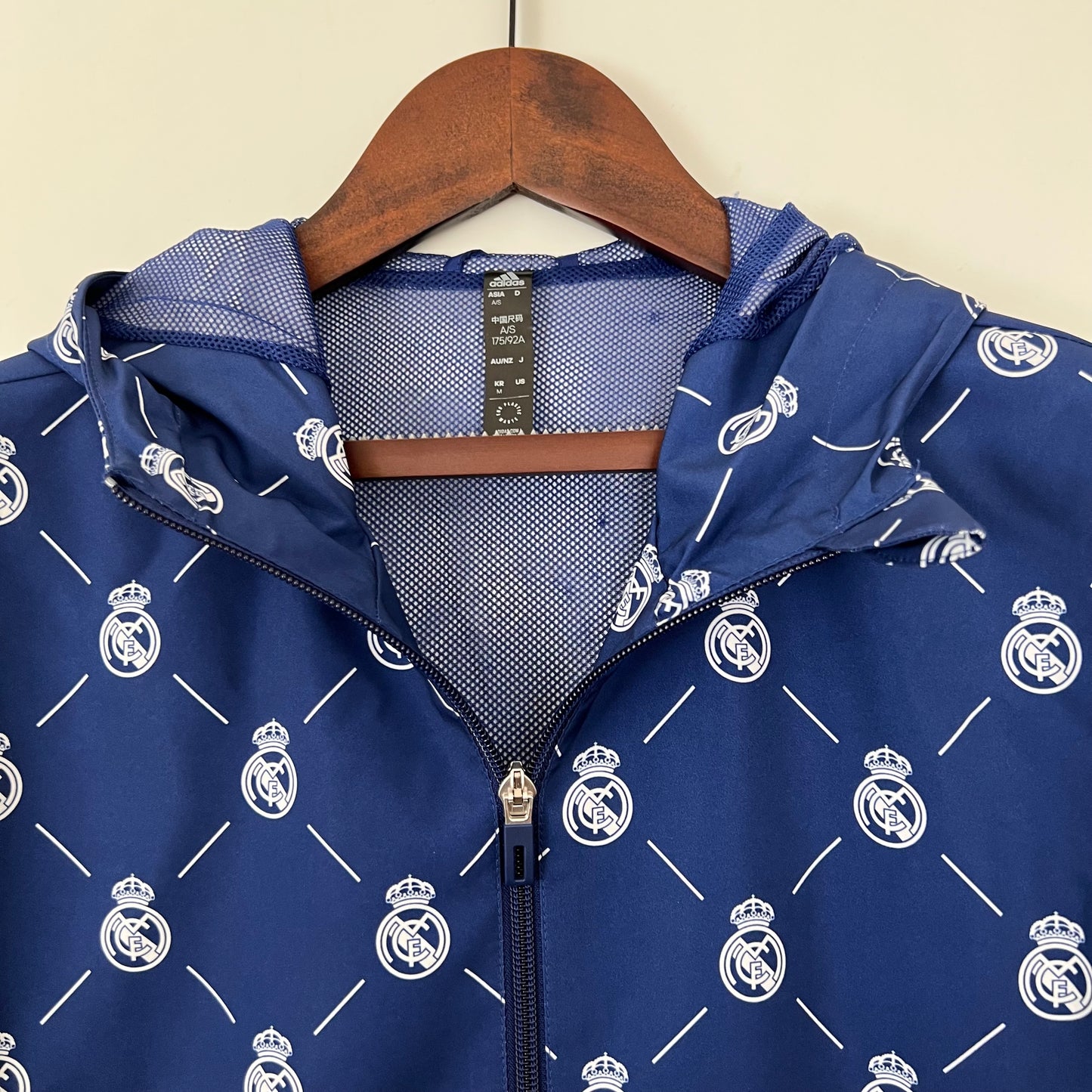 23/24 Windbreaker Real Madrid Kit