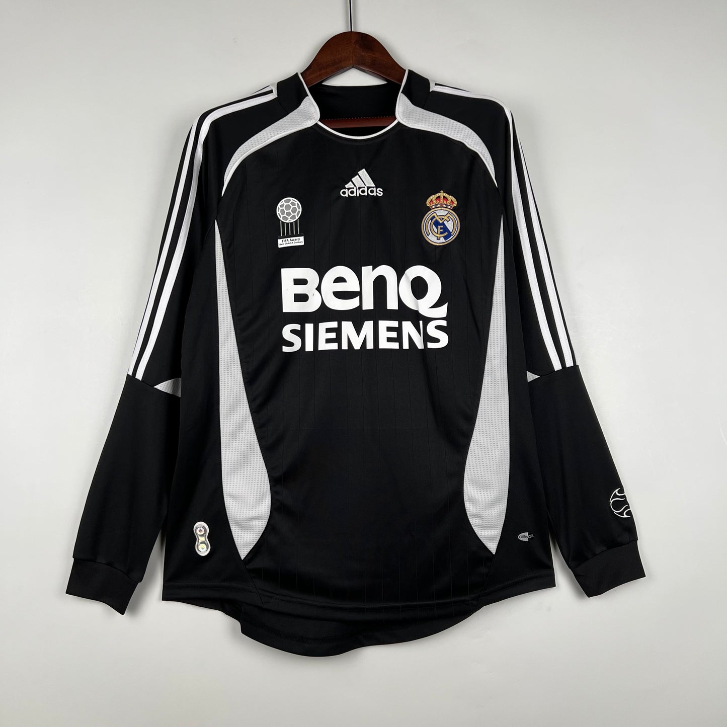 Retro Long Sleeve Real Madrid 06/07 Third Away Kit