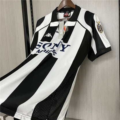 Retro Juventus 1997-98 Home Jerseys Kit