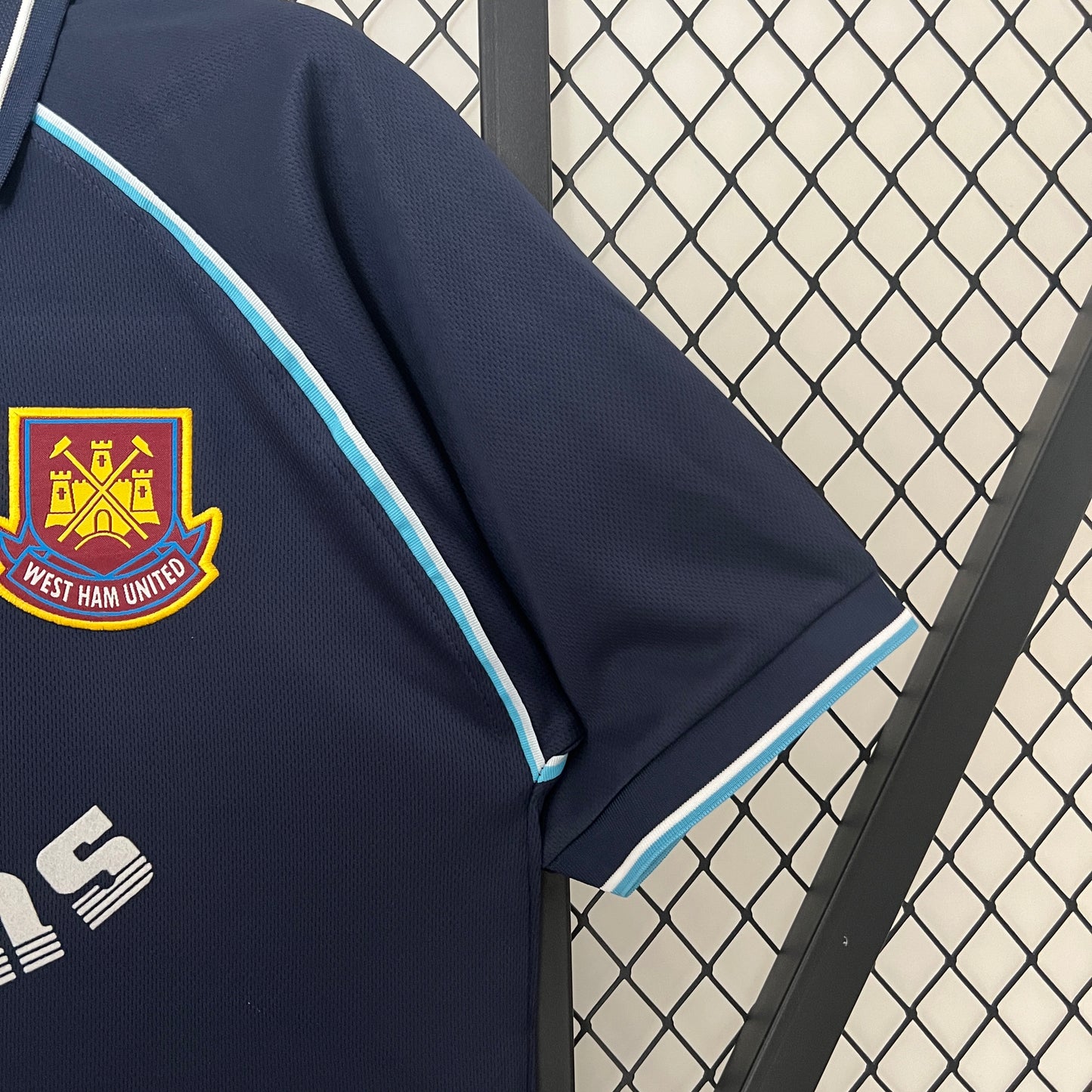 Retro West Ham United 99/01 Third Away Kit