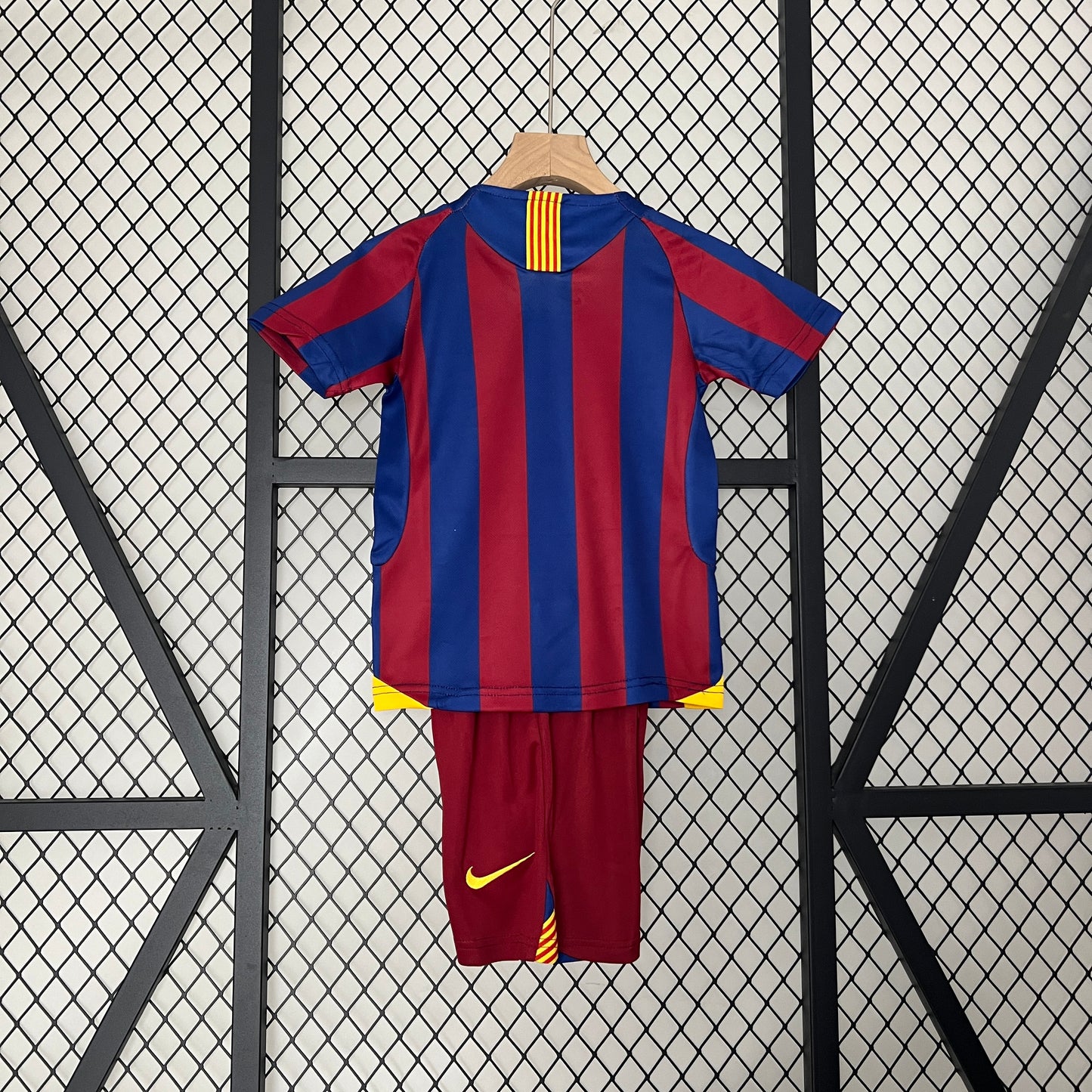 Kids Barcelona 05/06 Home Kit