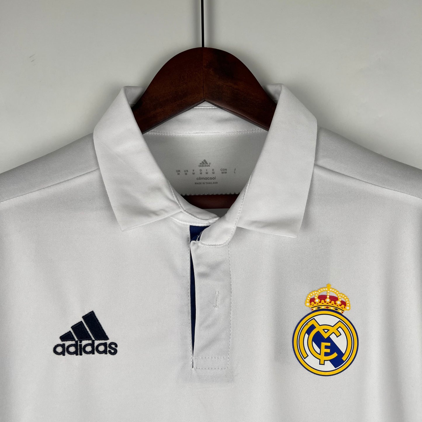 Retro Real Madrid 16/17 Home Kit