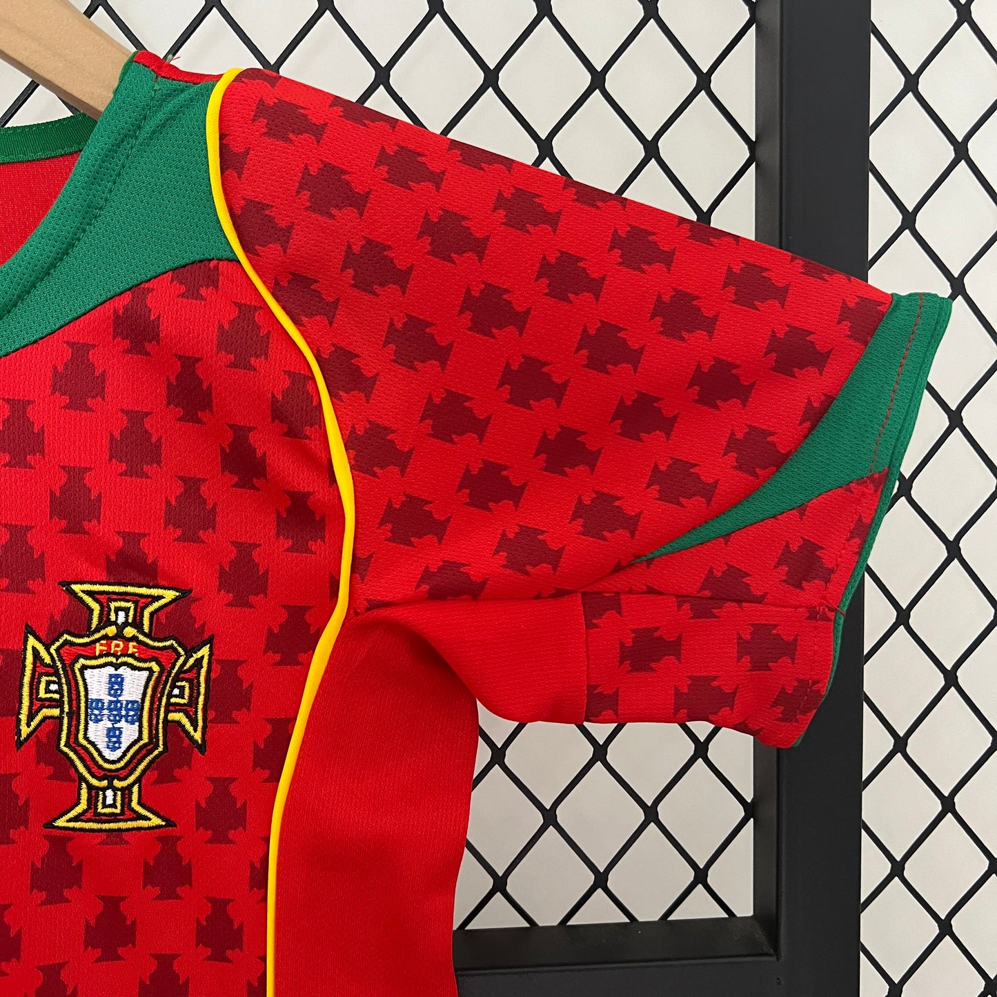 2004 Kids Portugal  Home Kit