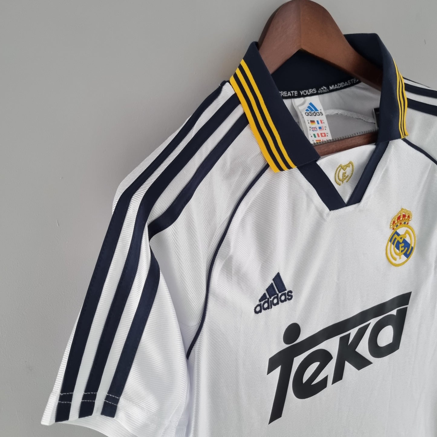 Retro Real Madrid 2000 Home Kit