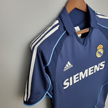 Retro 05/06 Real Madrid Away Kit