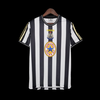 Divisa retrò da casa del Newcastle United 97/99 