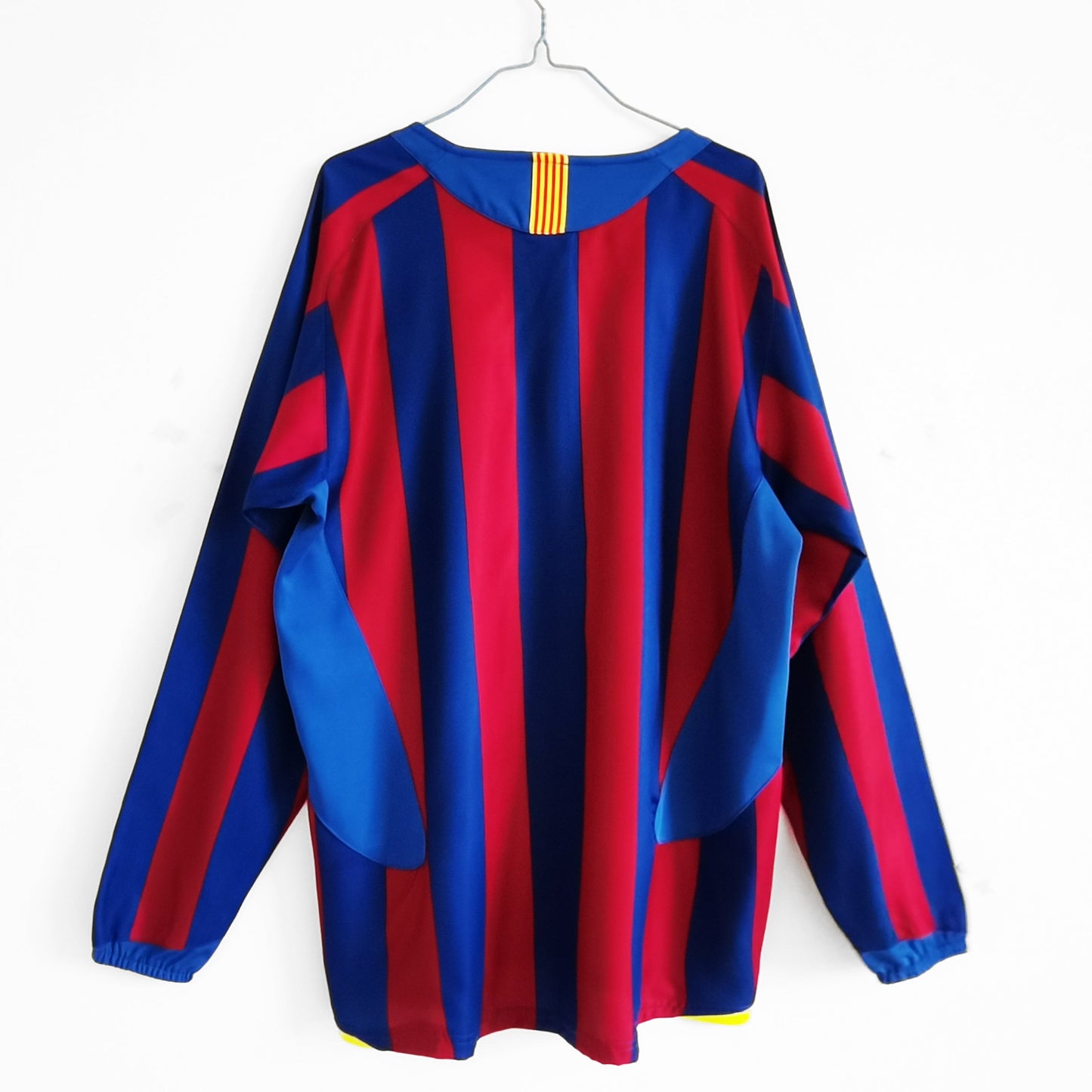 Retro: 2005-06 Barcelona Home Long Sleeve Kit